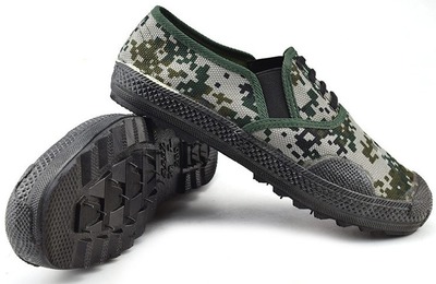 玉蘭鞋業(yè) 八七作訓(xùn)鞋林地